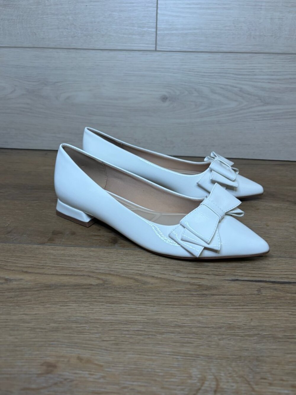 Journee Collection Ophelia White Patent Pointed Bow Flats 7M